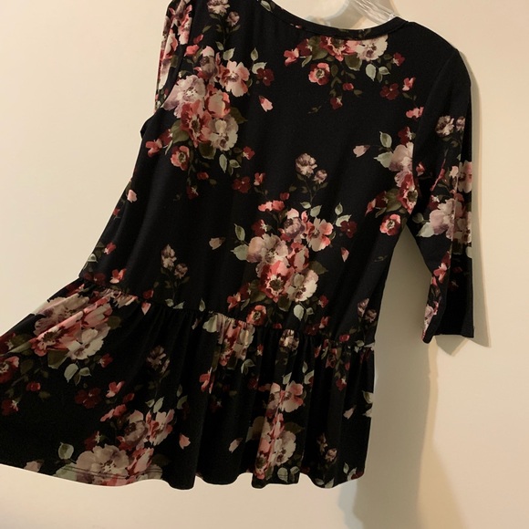 Floral Top by LES AMIS size Small - Picture 12 of 13